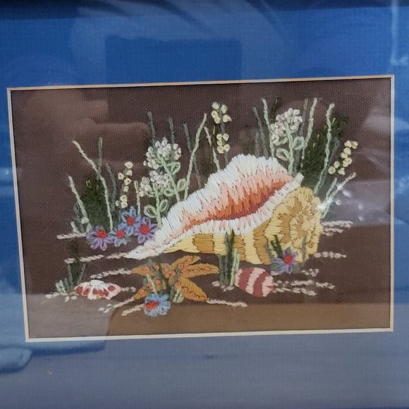 VTG Crewel Embroidery Pair Seashells Wildflowers Framed Hanging Wall Decor - Picture 8 of 13